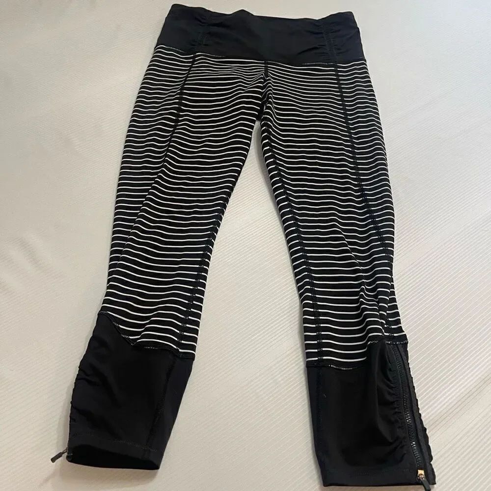 Lululemon Runday Crop Leggings Size 6 Stripe Rare Zipper Leg